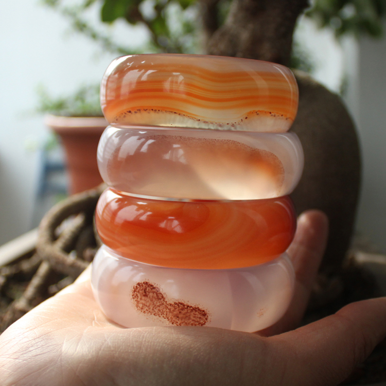 加宽加厚时尚风促销玛瑙手镯