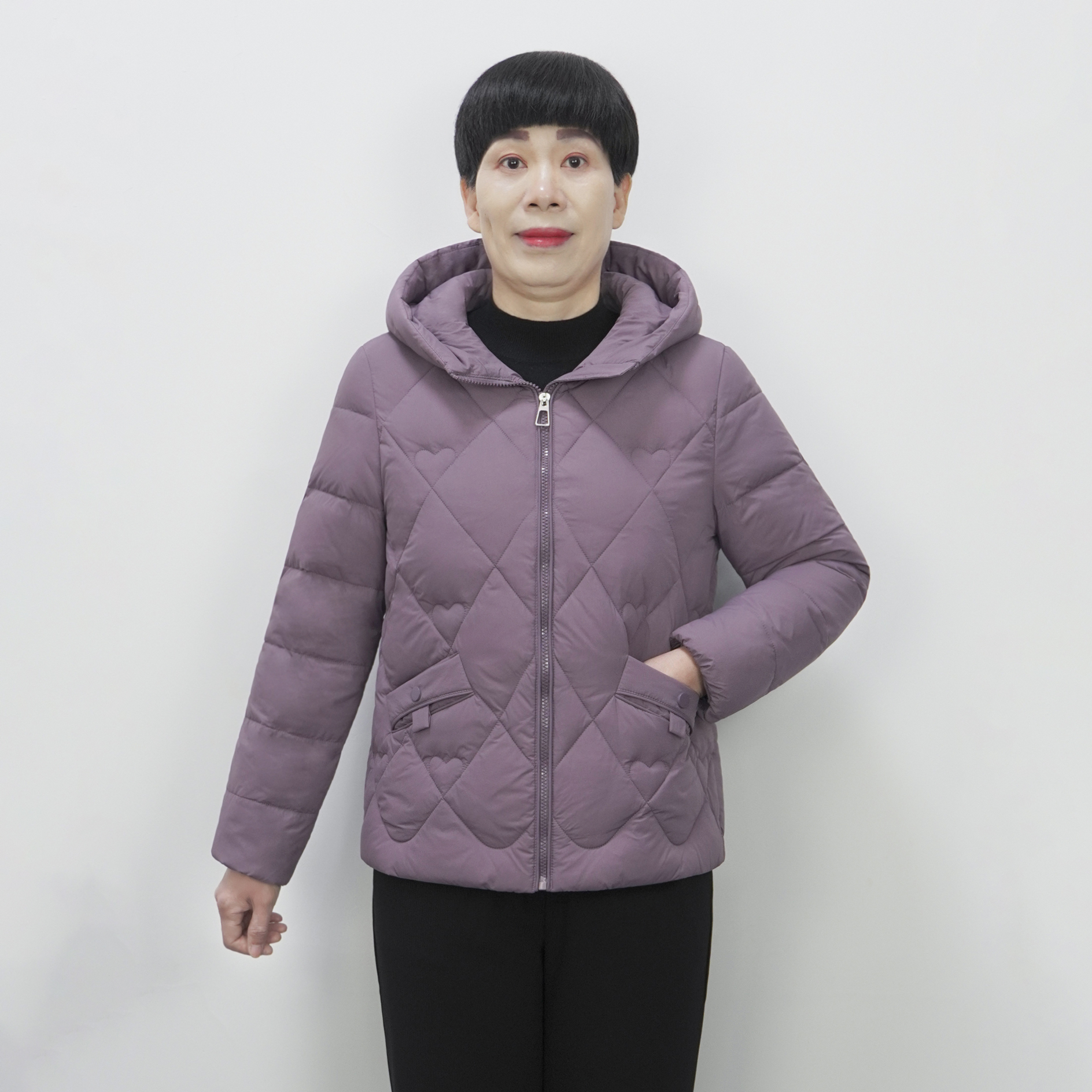 55岁妈妈羽绒服外套冬装时尚保暖2025年新款白鸭绒羽绒袄短款女装