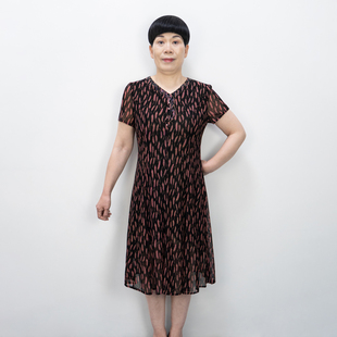 中年女裝 50歲媽媽連衣裙夏裝 彈力2025新款 夏裝 裙子時(shí)尚 碎花中長裙
