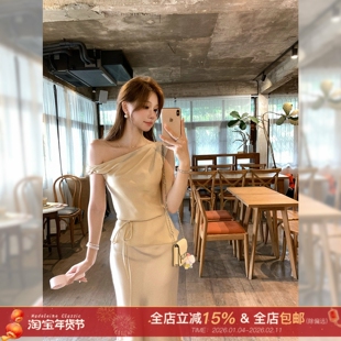 许许然Madeleine【娇贵姐姐】高级感露肩气质扭结系带斜肩上衣