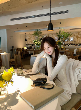 许许然Madeleine【温柔盛宴】气质白色短款v领羊驼毛针织开衫外套