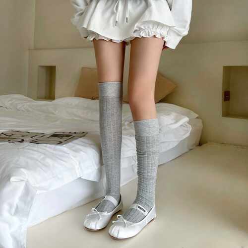 竖条miu系小腿袜小心机穿搭