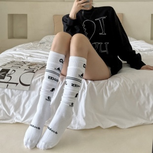 Blockcor运动风白色中筒堆堆袜子女dou多层潮袜字母及膝小腿袜棉