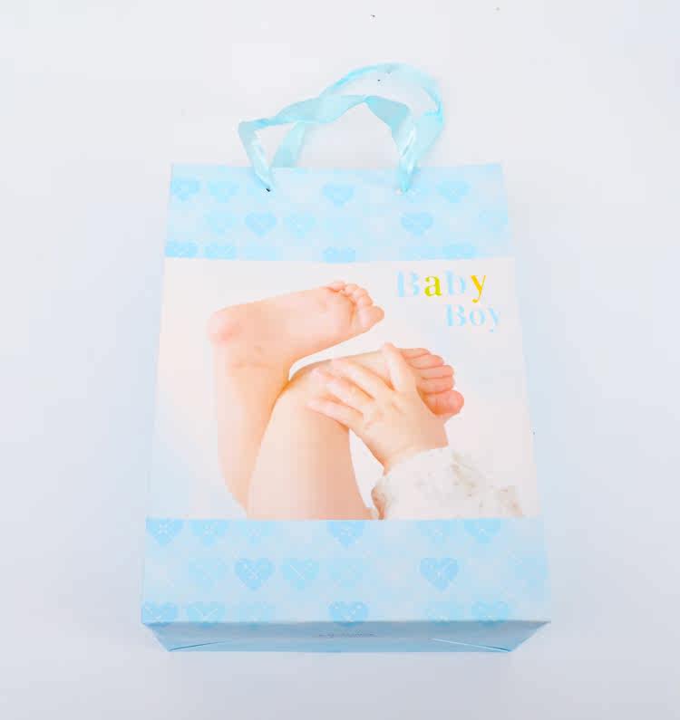 Coffret cadeau pour bébé - Vêtements + Fournitures - Ref 1957742 Image 3