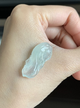 毛毛的翠//M 11237//天然淡晴绿锦鲤冰糯翡翠雕刻小件//380