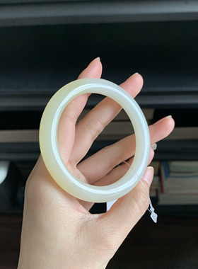 毛毛的翠//M 12736/和田玉糖白手镯//54.0/1780