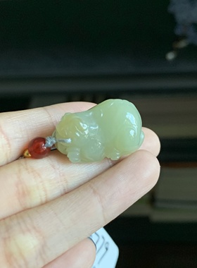 毛毛的翠/M 10779/和田玉黄口带糖貔貅挂件//150