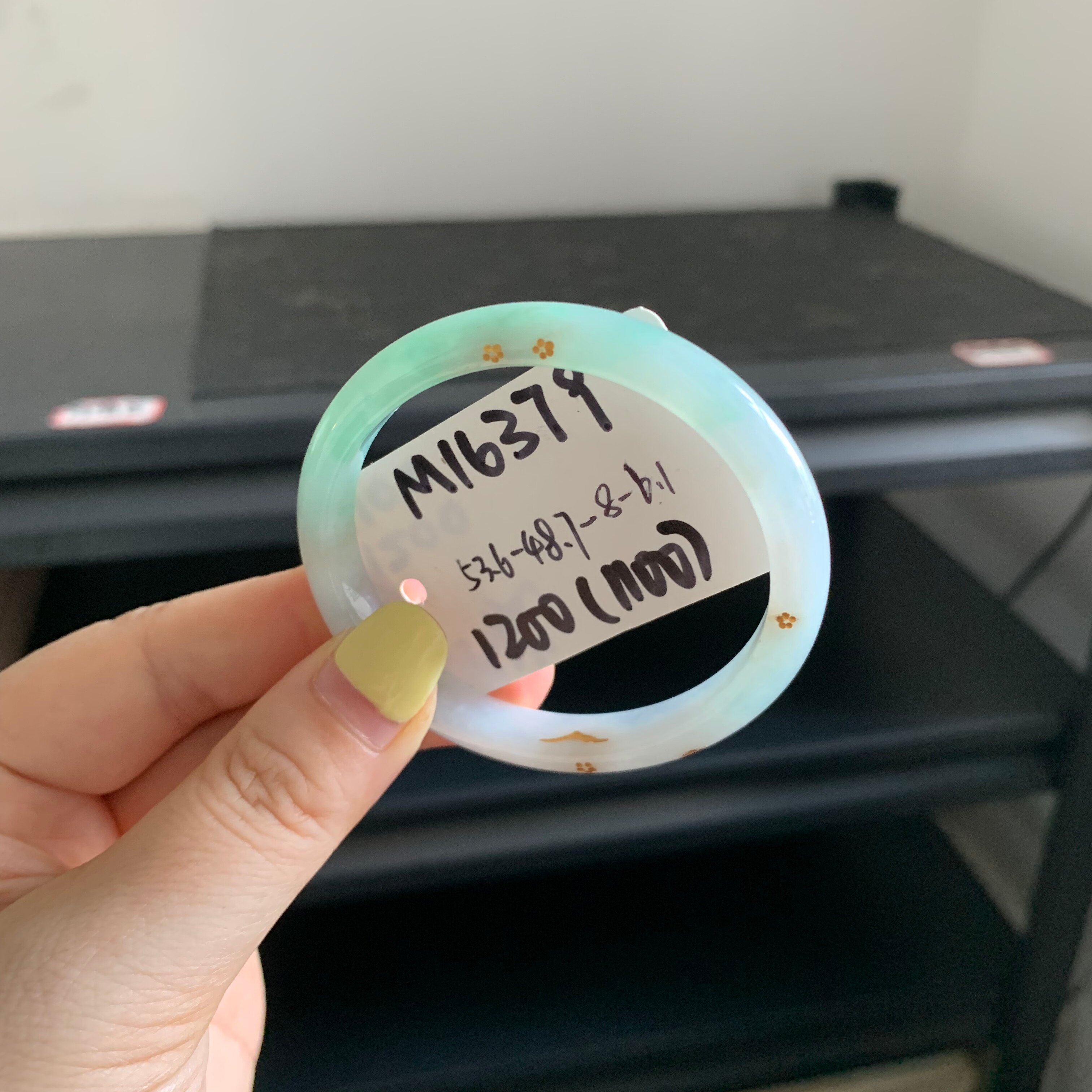 毛毛的翠/M 16379/天然飘绿翡翠贵妃手镯/53.6-48.7/1200图片