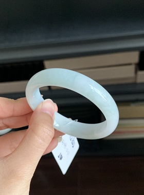 毛毛的翠//M 12622/天然特色淡蓝绿翡翠贵妃手镯/52.2-47.5/250