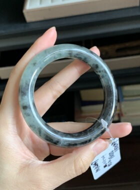 毛毛的翠//M 10847/天然特色冰乌鸡翡翠圆条手镯/55.2/1600