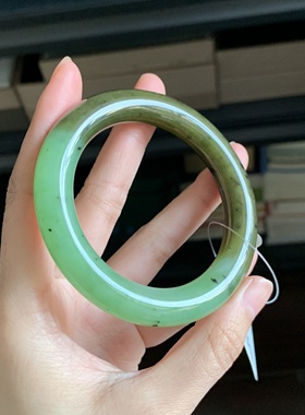 毛毛的翠//M 13024/和田玉特色双色碧玉圆条手镯//54.0/1680