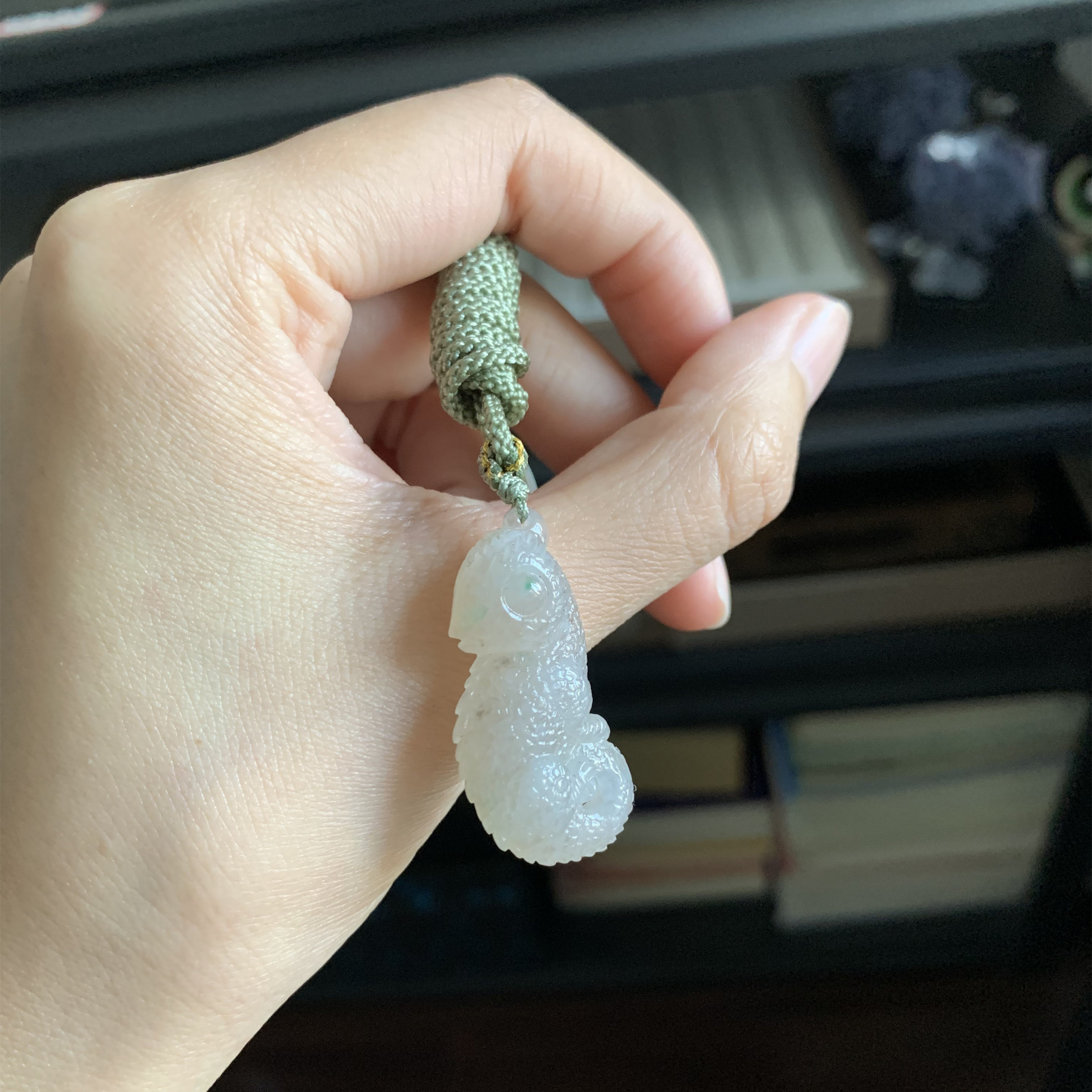 毛毛的翠//M 12307/天然特色咖色飘绿花翡翠挂件/400