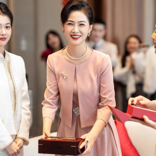 喜婆婆婚宴装2025新款妈妈礼服高贵年轻小个子丈母娘结婚旗袍显瘦