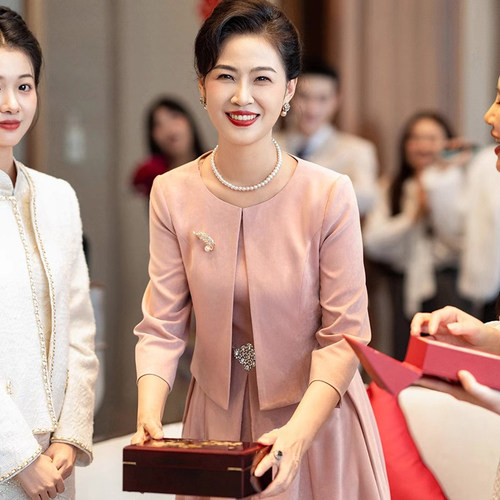 喜婆婆婚宴装2026新款妈妈礼服高贵年轻小个子丈母娘结婚旗袍显瘦