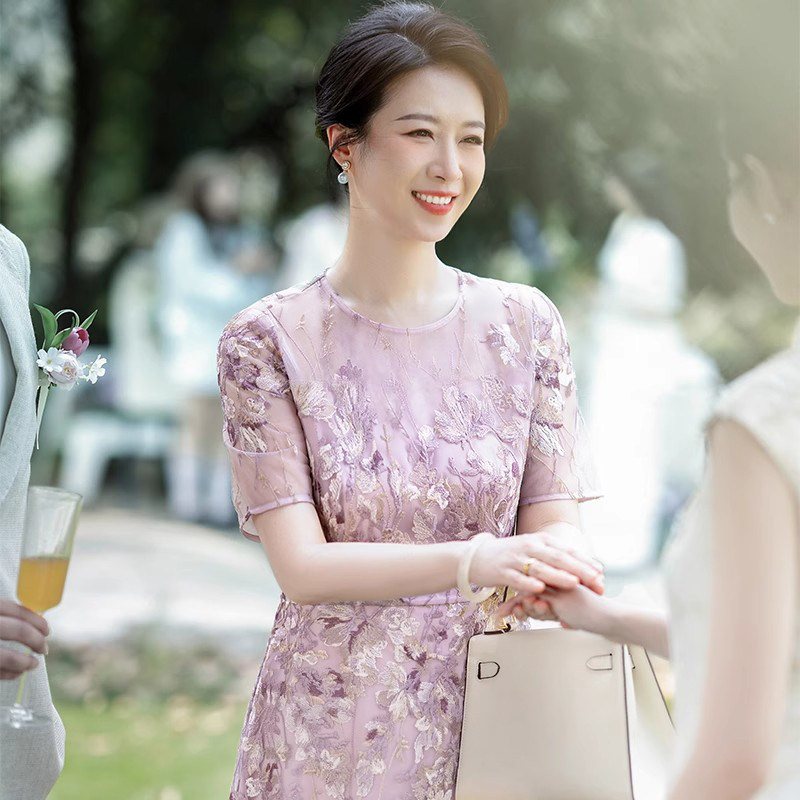 2026夏季新款高级感气质刺绣蕾丝女士短袖高端修身紫色礼服连衣裙