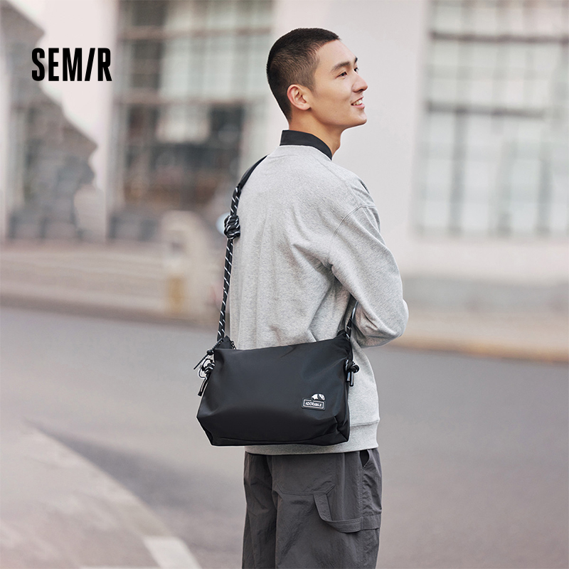 森马斜挎包大容量熊猫系列户外风