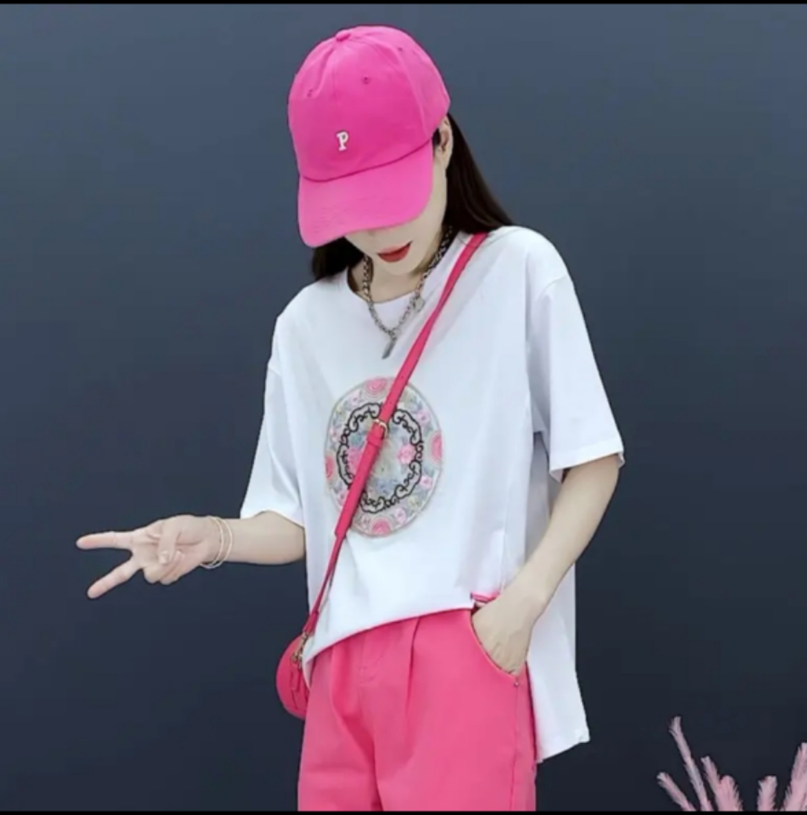 60008国风开叉刺绣短袖T恤女夏季休闲宽松2024新款百搭韩版时尚衣