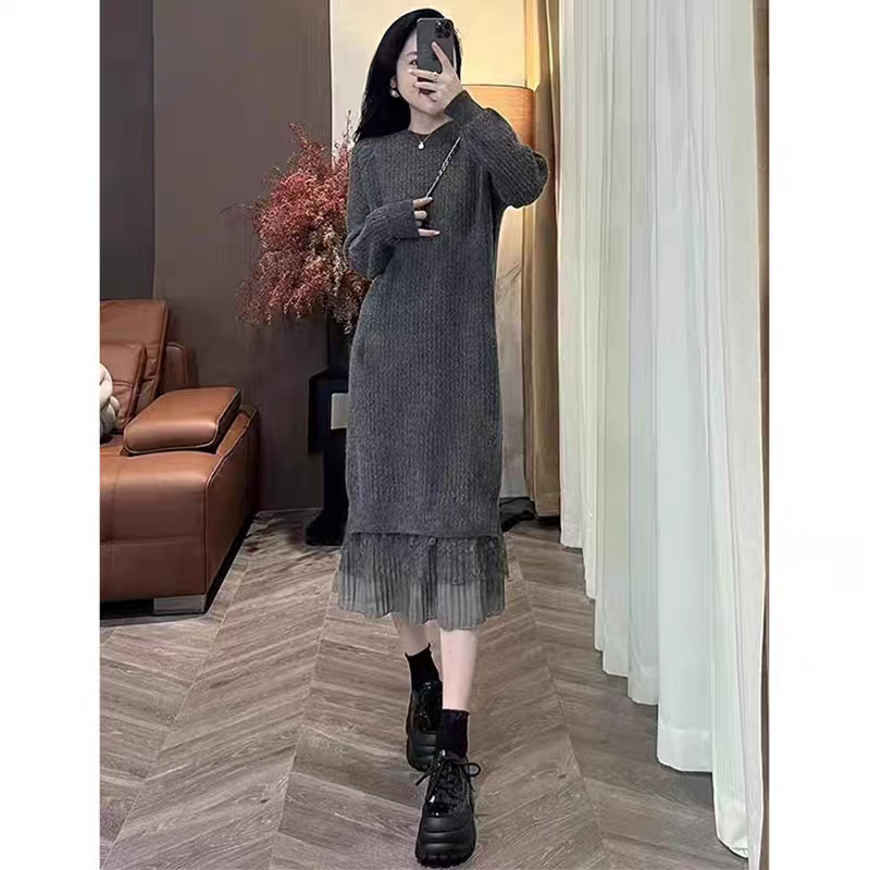 蕾丝拼接针织连衣裙女2024秋冬新款洋气显瘦中长款时尚打底毛衣裙