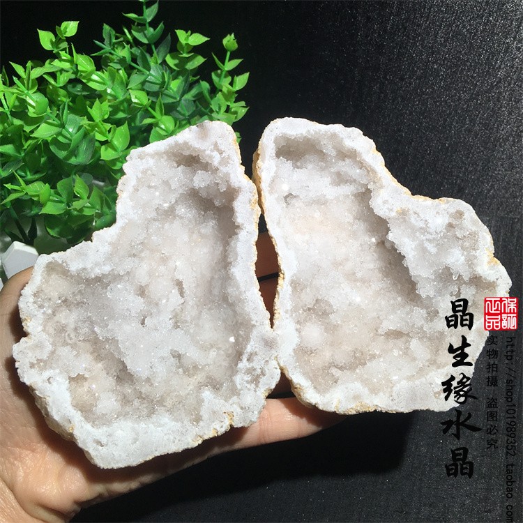 精品天然白玛瑙聚宝盆一对里面长白水晶晶牙 实物图2