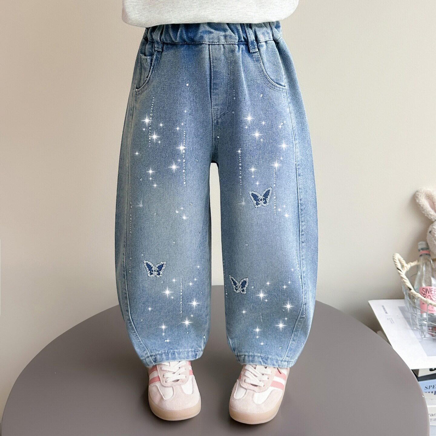 女童裤子春装2026新款童装中小童阔腿裤满钻春季直筒裤儿童牛仔裤