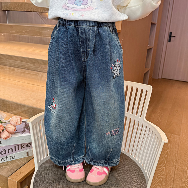 女童牛仔裤春秋季2026新款女宝宝卡通刺绣弯刀裤儿童秋装宽松裤子