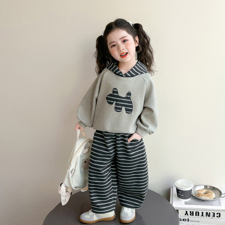 女童卫衣套装春秋2026新款儿童春季洋气女宝宝条纹卡通春装两件套