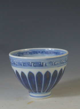 宣德风格手绘青花鸡心杯仿古瓷器