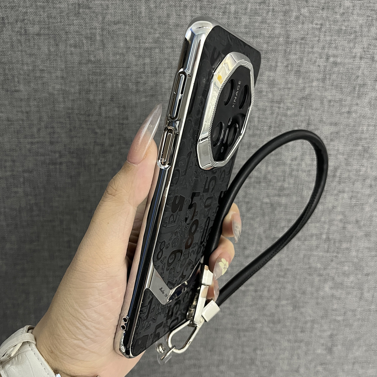 适用华为mate70pro手提绳手机壳