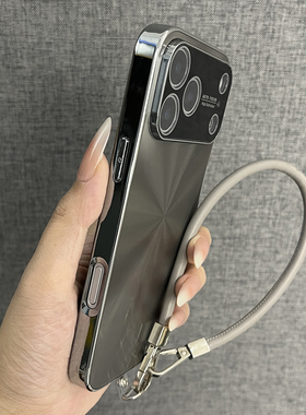 三只鱼【潮牌镭射CD纹钛灰色手提绳】适用苹果17/16/15/14promax手机壳新款ipone高档创意防摔全包保护套男女