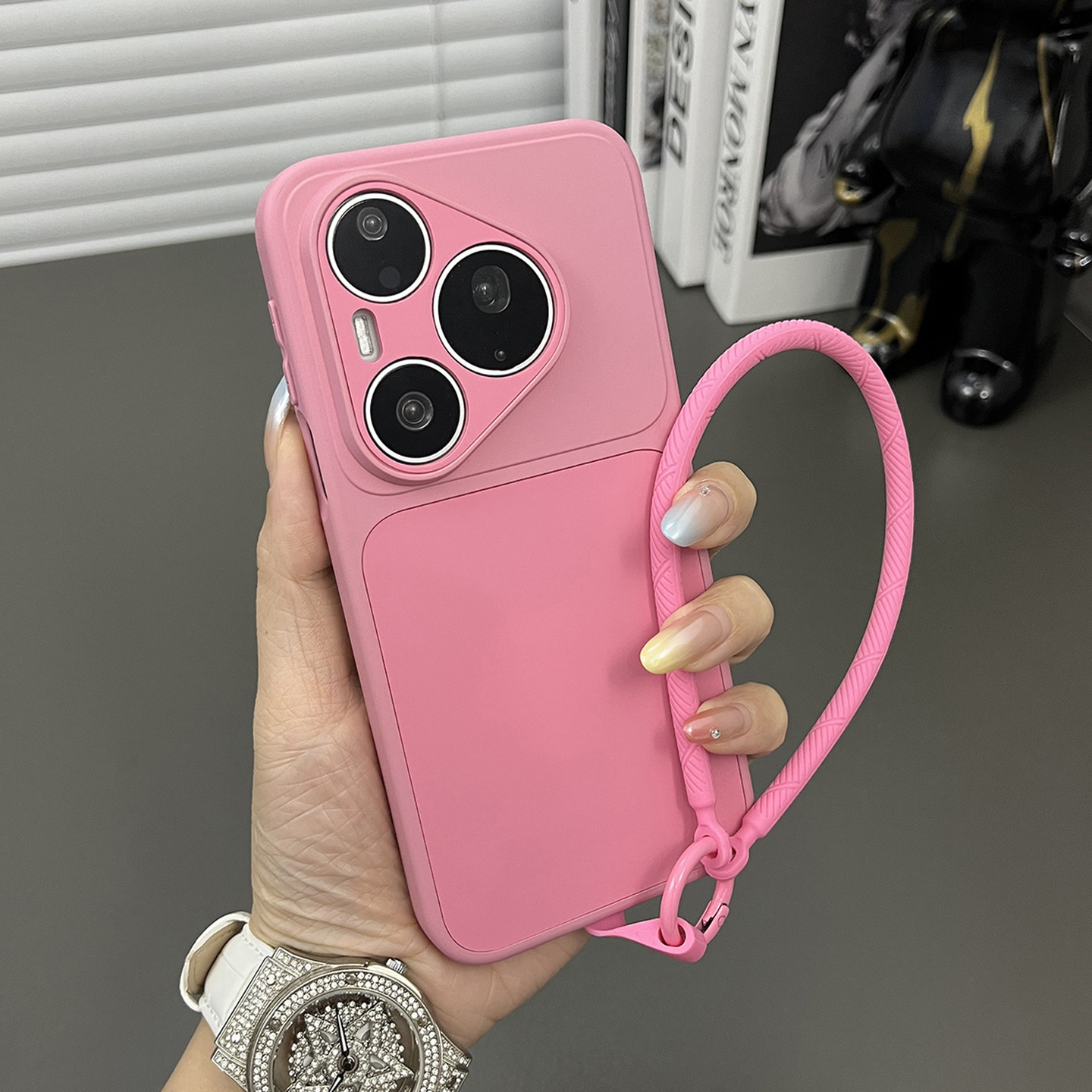 三只鱼【日韩肤感玫粉色手提绳】适用华为pura90/80pro/mate80/70pro手机壳新款小众轻奢防摔全包保护套男女