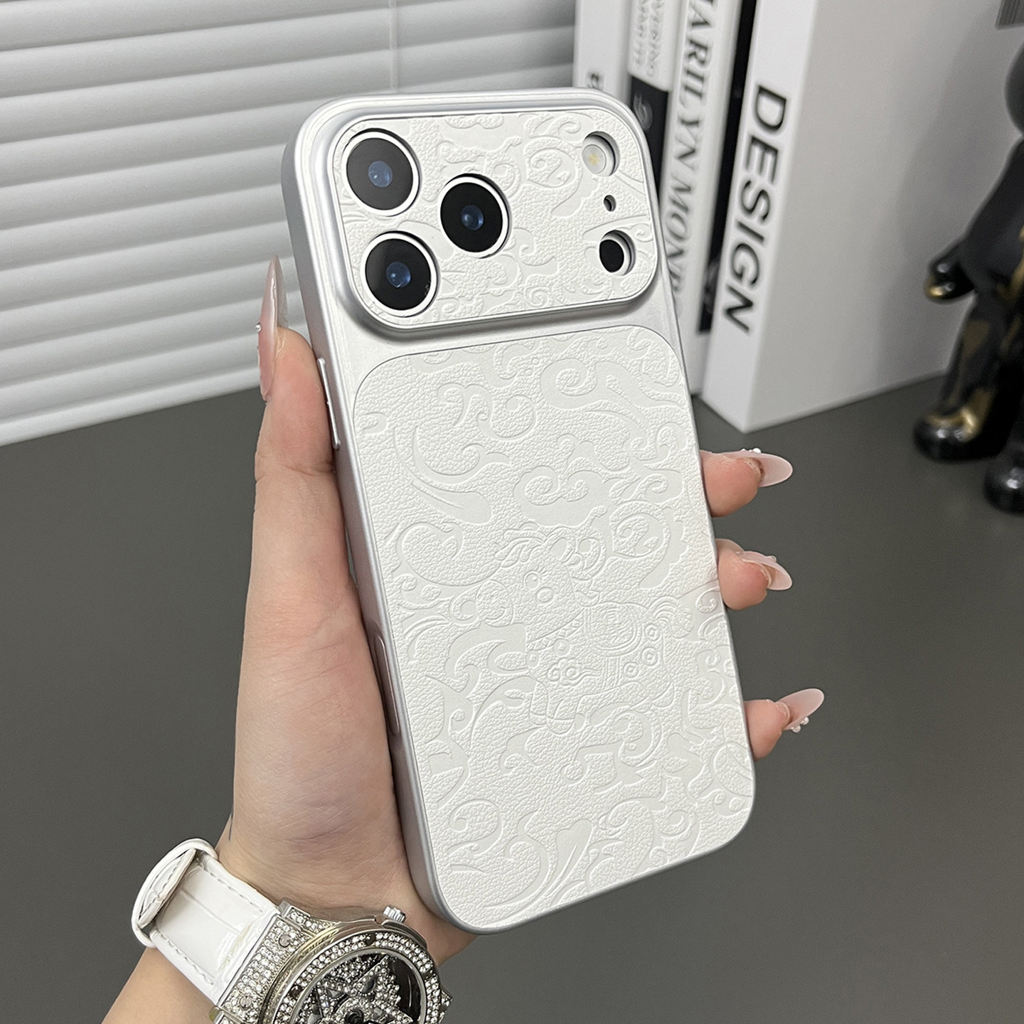 适用于iphone17promax皮纹手机壳图片