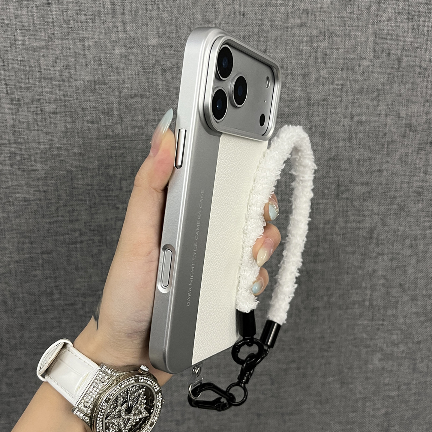 适用iphone17promax手提绳手机壳