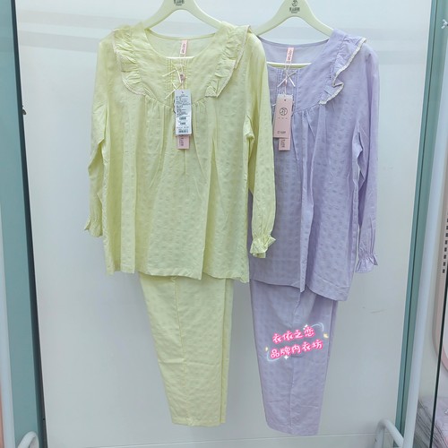 花丛丽影35112057女士睡衣RC泡泡格休闲长袖套装浪漫精致圆领纯色