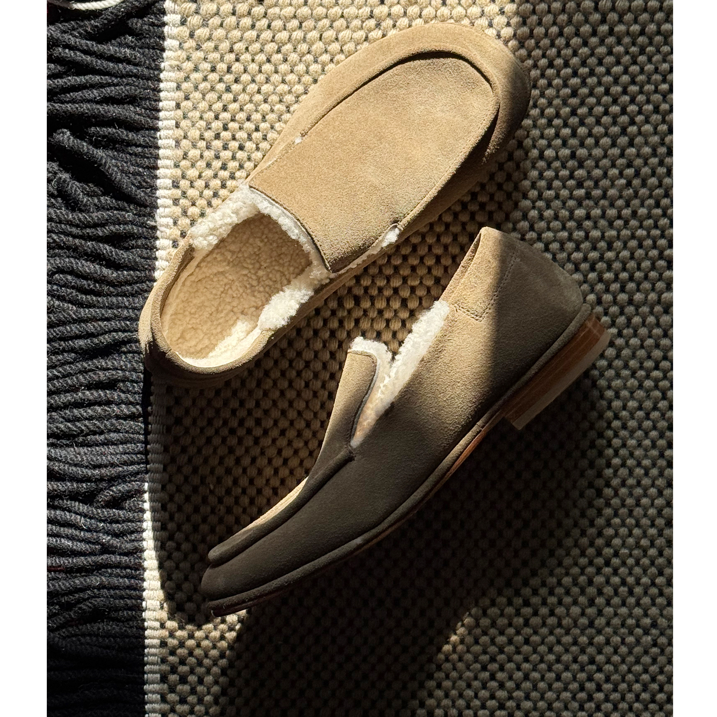 HOME WORK原创设计手工羊羔毛一脚蹬毛绒乐福鞋保暖女鞋沙砾色