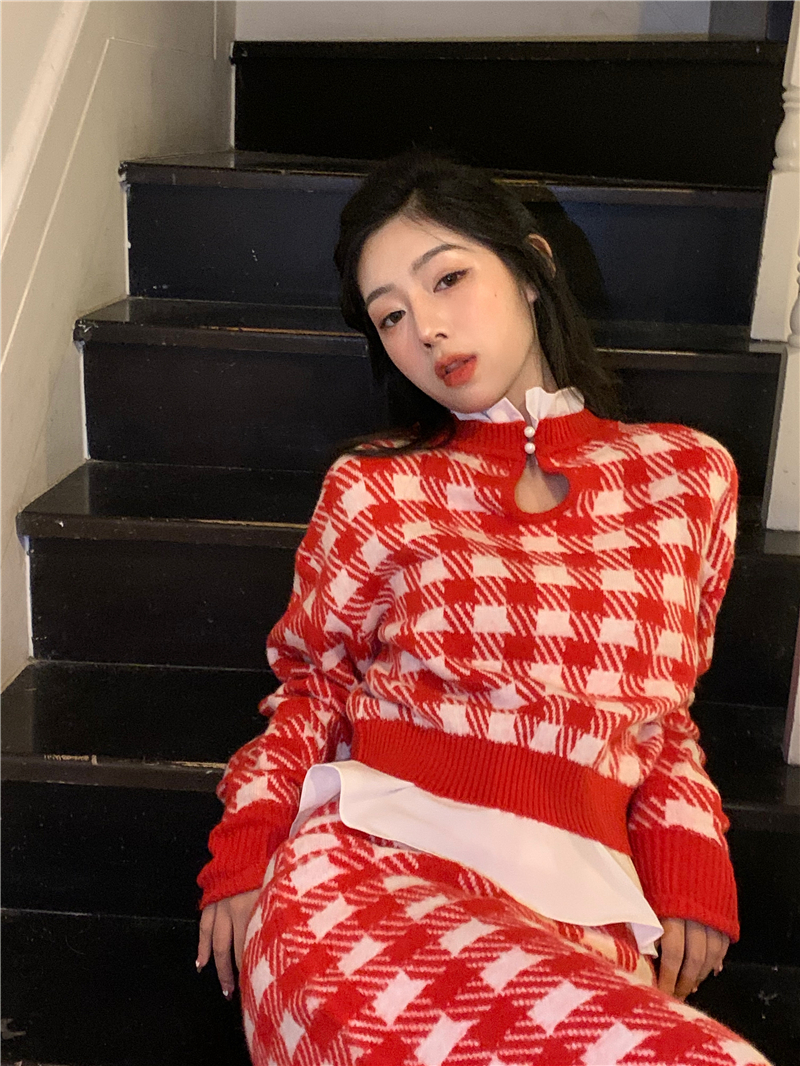 Two Long Sleeve Plaid knitted sweaters + irregular skirt