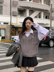 Real price knitted vest V-neck outerwear Top + Plush sweater polo collar Top + high waist pleated skirt