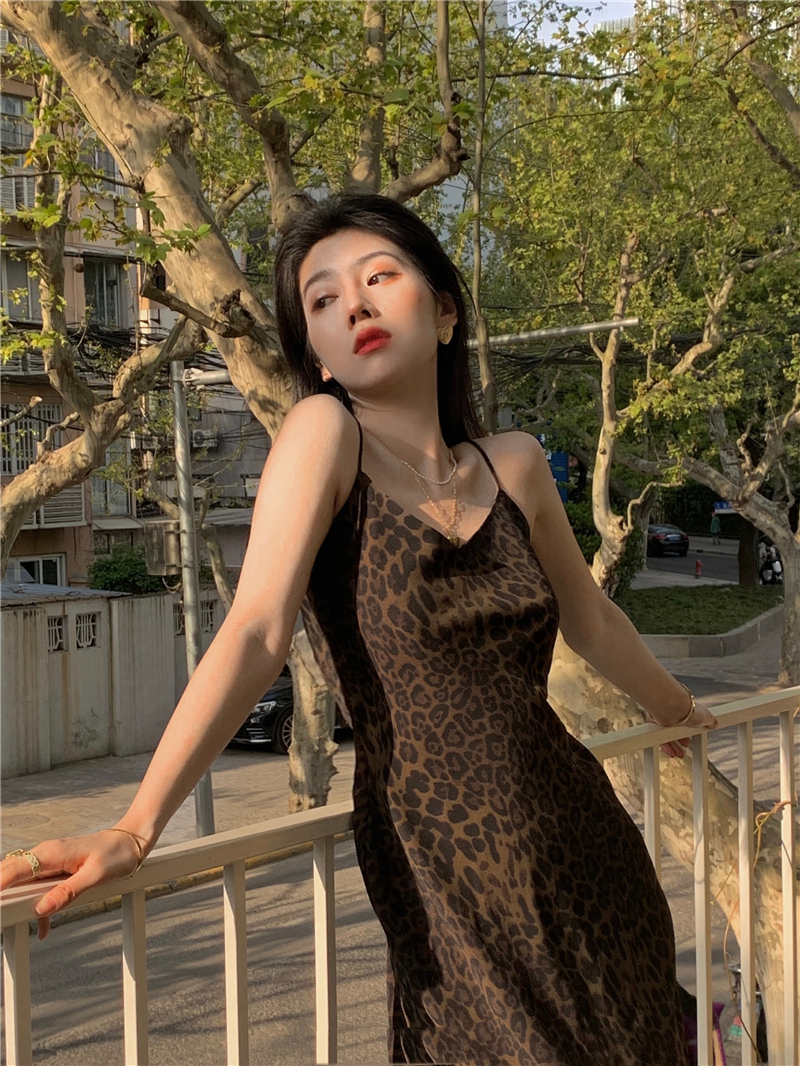 Real price V-neck Sexy Leopard Print sling skirt with dress and fashionable silhouette leather suit coat