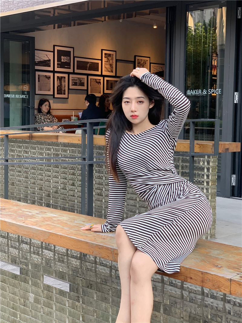 Real price autumn and winter bottomed skirt long sleeve versatile show thin temperament open back long skirt striped dress