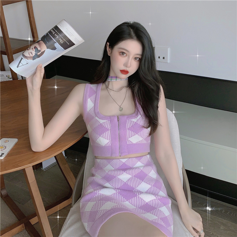 Real price pattern small vest top with buttocks and skirt knitted two piece set