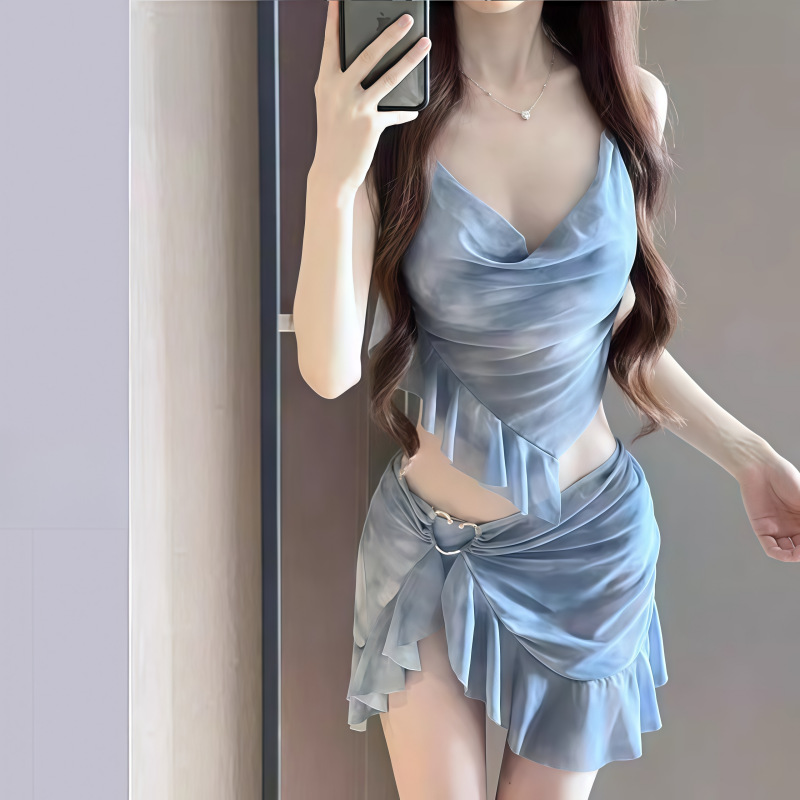 比基尼泳衣女2025新款高级感遮肉保守宽松海边度假温泉分体三件套