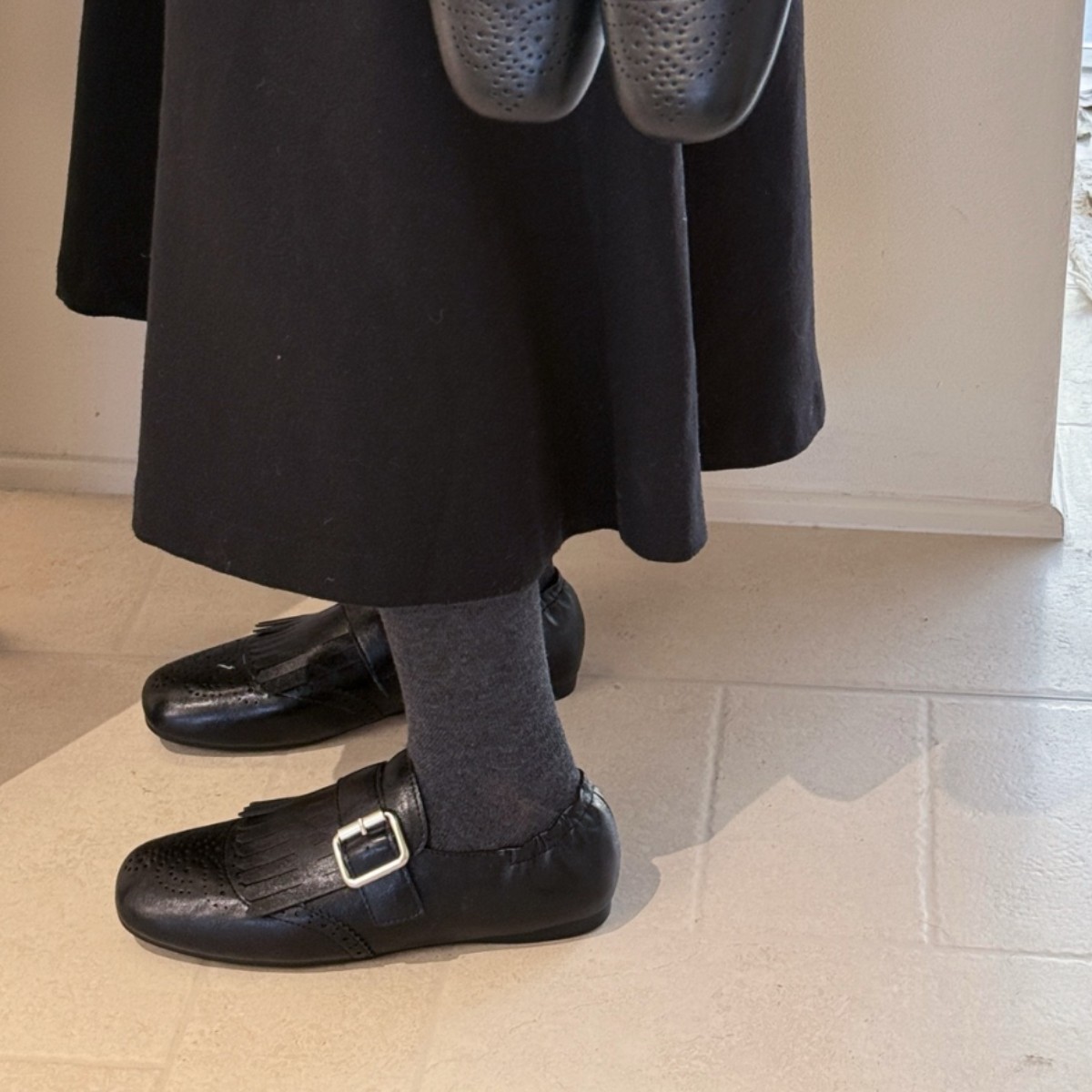 小众复古风一字扣单鞋女2025秋季新款英伦风方头雕花流苏小皮鞋潮