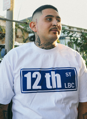 LONG BEACH ELITE美国进口长滩街区蓝色路牌印花LOGO小领口短袖T