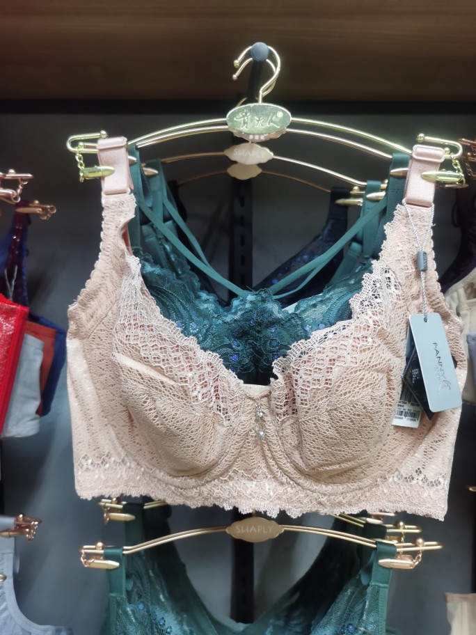 包郵 芬奈10052專柜正品無海綿文胸薄圍很舒服，回饋大家39.99元
