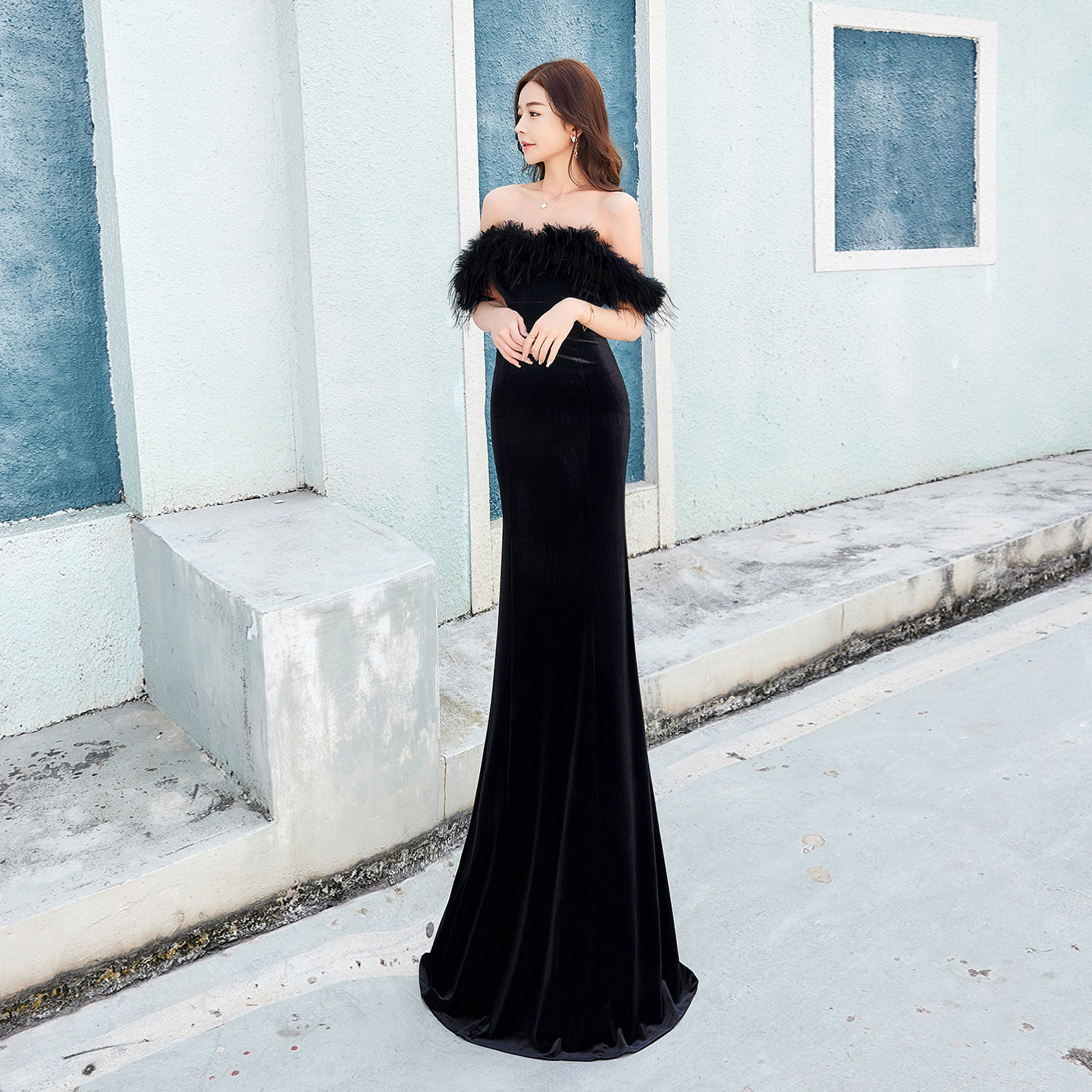 轻奢风一字肩黑色鱼尾长裙女高级感毛毛领抹胸丝绒晚礼服长款气质