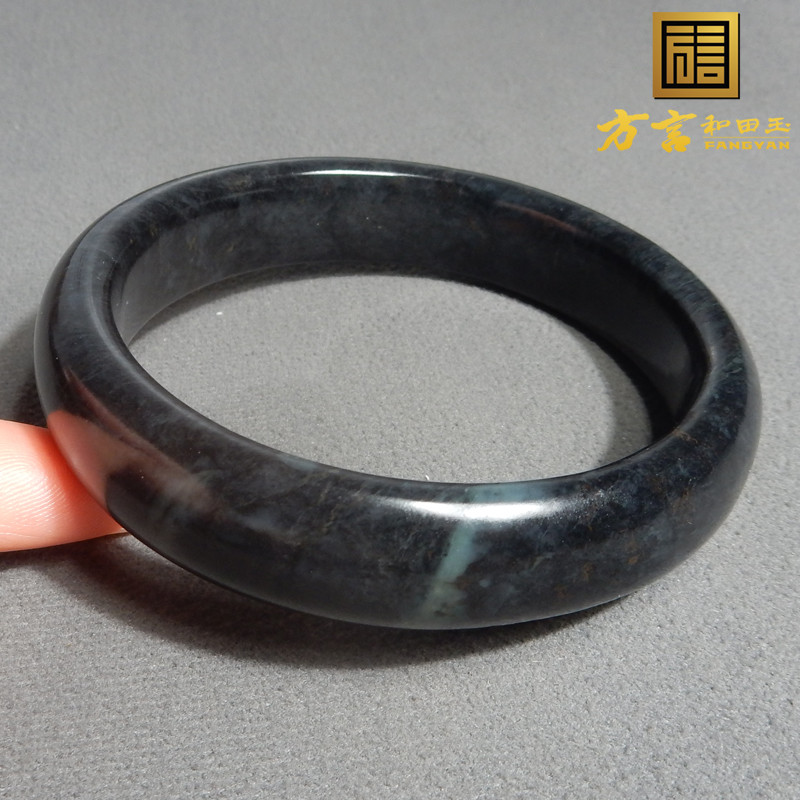 方言和田玉精品新疆漆黑如墨白玉底墨玉籽料内径62mm正装手镯A5