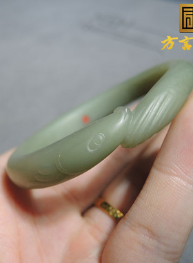 方言企业和田玉俄罗斯夹层料粉青高冰细腻碧玉卡54mm雕花手镯R1