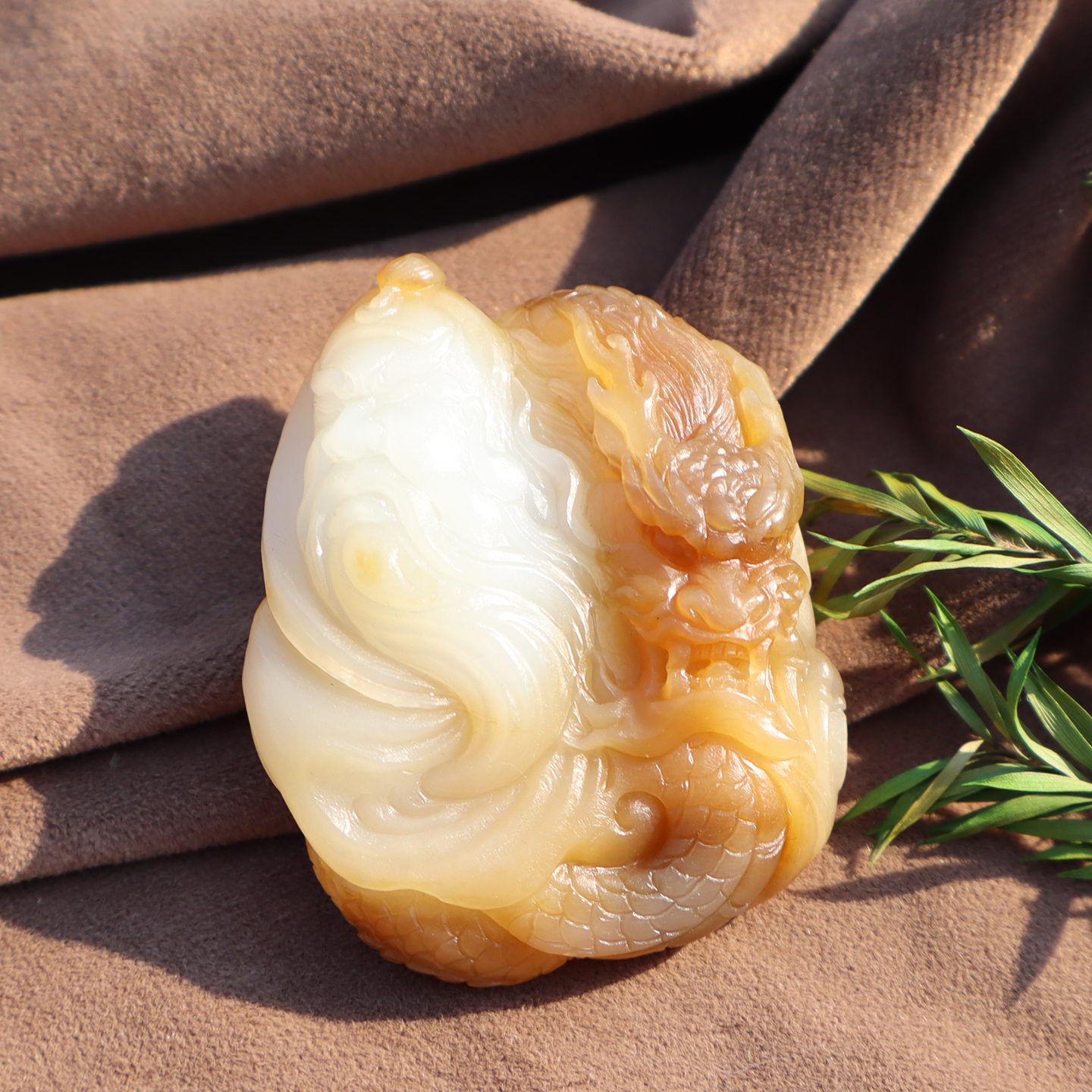 精品方言和田玉珍藏级新疆细腻油糯且末糖白玉俏雕关公把件挂件A2