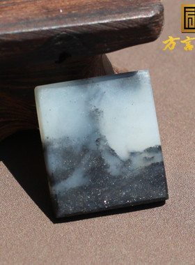 新疆玉龙河青花籽料四方牌戒面
