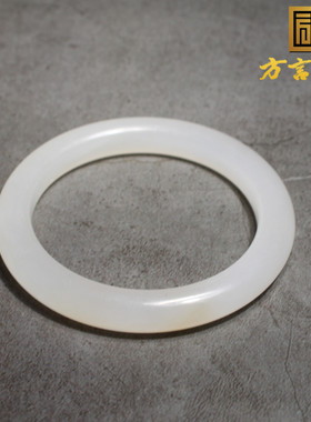 青海料冰润白玉57mm精美优雅手镯