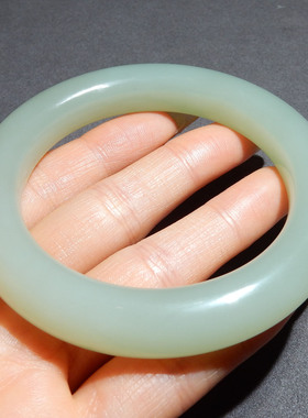 震惊方言和田玉精品特色青海料冰润晴水色内径56mm正装手镯子A5